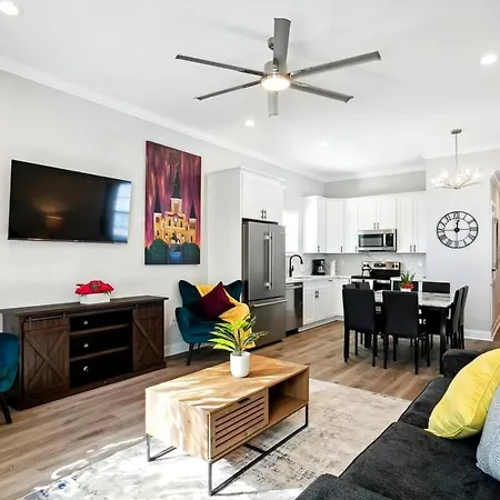 Villa Brand New 5Br, Outdoor Seating, Parking